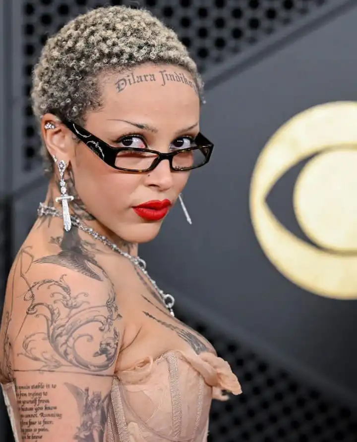 Doja Cat shows off new tattoos and n!pples at 2024 Grammy awards