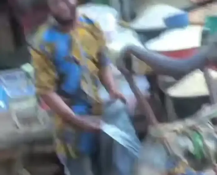 Man Breaks Down In Tears In The Market Over Shortage Of Funds To Buy Foodstuffs (Video) 1 Man Breaks Down In Tears In The Market Over Shortage Of Funds To Buy Foodstuffs (Video)