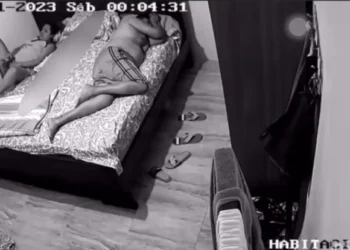 CCTV footage of pregnant wife sending núdés while her husband is asleep