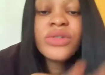 New mom calls out mother-in-law online for feeding her two-weeks-old baby with pineapple (Video)