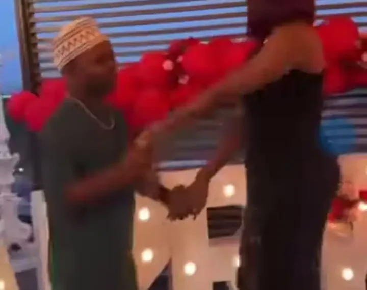 Watch the viral proposal video that has got people talking (Video) 1 Watch the viral proposal video that has got people talking (Video)