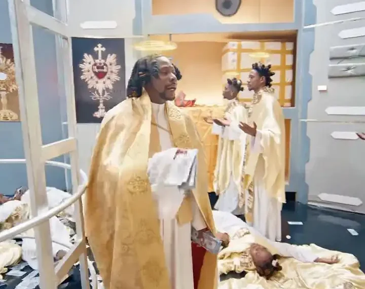 Asake under fire for wearing priestly regalia in his latest music video