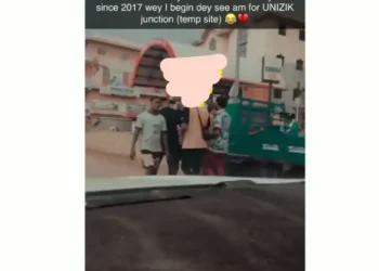 Motorist calls out Somadina Adinma for being a celebrity and trekking under the sun (video)