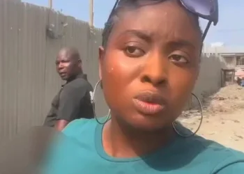 Man rages over a lady videoing him while he was urinating (VIDEO)