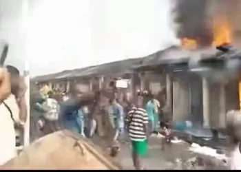 Abuja Residents Panic as Fire Guts popular Wuse Market (Video)