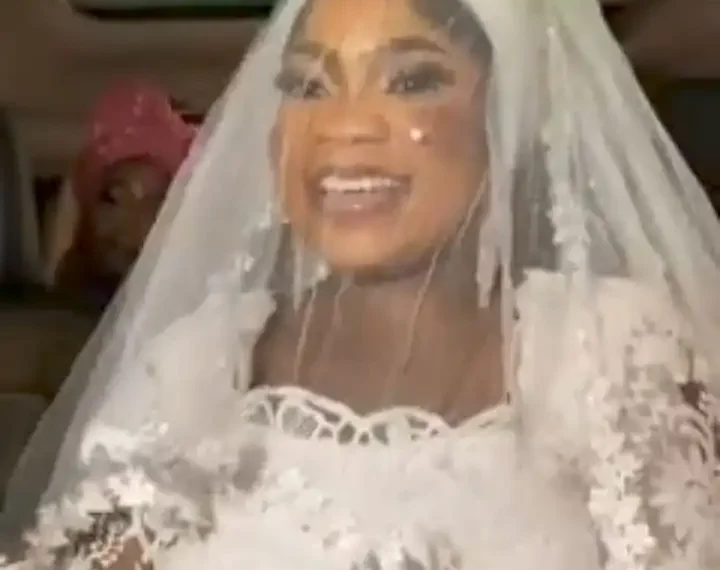 Joyful bride narrates how she met her husband on TikTok after her ex broke up with her (video) 1 Joyful bride narrates how she met her husband on TikTok after her ex broke up with her (video)