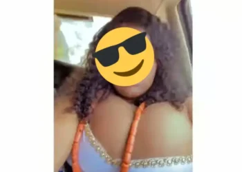 Lady trends on IG over unique corset style (video)