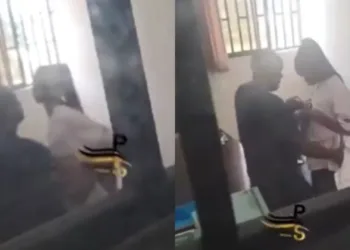 Uniport lecturer caught on camera s£xually harassing a female student