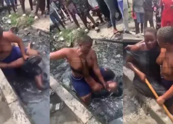 VIDEO: Two ladies nak£d themselves in Lagos dirty gutter over a man