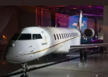 Davido’s Aide, Israel DMW Confirms Ownership of New Private Jet Amidst Doubt 