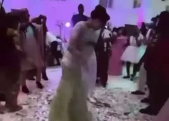 The fear of EFCC: Nigerians perplexed at strange currency sprayed in a wedding party (video)