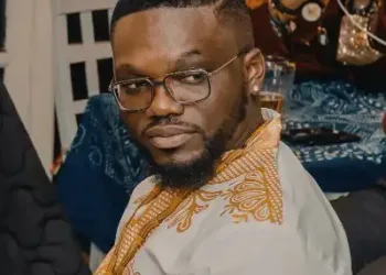 David Hundeyin schools netizens on Nigeria elite education