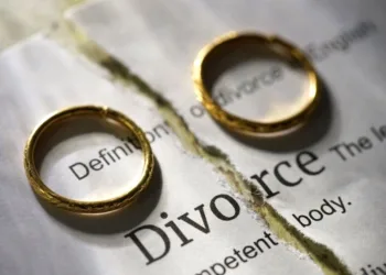 Wife files husband divorce papers over his refusal to hit the gym