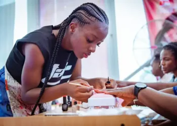 Nigerian Lady Completes 72-Hour Nail Painting Marathon in Plateau State