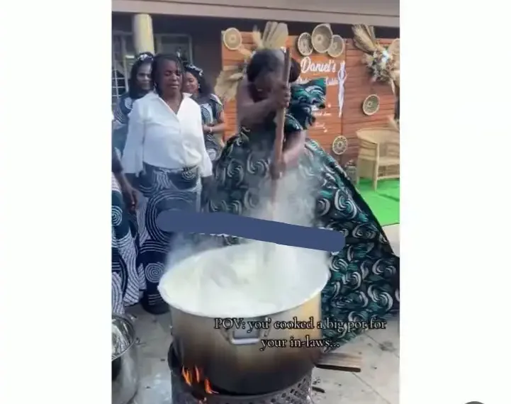 A tradition in Zambia where bride's must cook different meals before her in-laws can accept her (VIDEO) 1 A tradition in Zambia where bride’s must cook different meals before her in-laws can accept her (VIDEO)