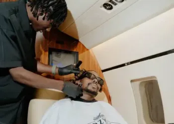 Asake’s barber trends for hosting a barbing Masterclass for ₦500,000