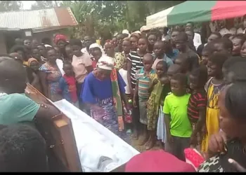 Trending video of a woman flogging a corpse about to be buried