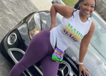 Lady says her man must submit to her in a relationship because she is beautiful