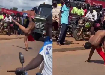 Lady stripped nak£d in the middle of the road to protest against finance bill (18+)