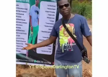 “I Must Find Wife” – Speed Darlington Decrees as He Makes Big Signboard Poster Declaring Search for a Wife