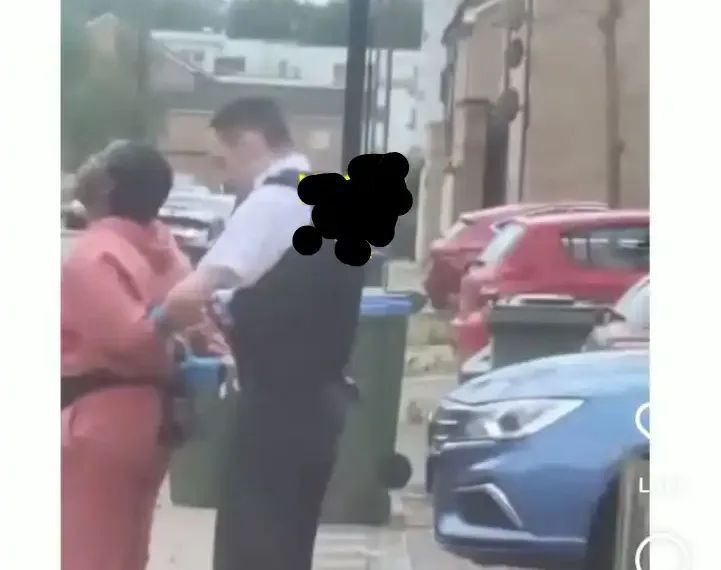 Nigerian woman arrested for allegedly assaulting her husband's side chick in the UK (Video) 1 Nigerian woman arrested for allegedly assaulting her husband’s side chick in the UK (Video)