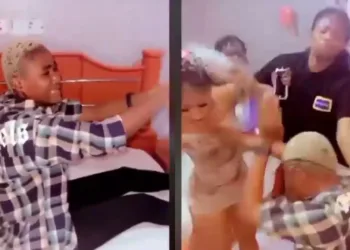 Gen Z girls beats up their aunty for having unprotected s£x with their friend’s boyfriend