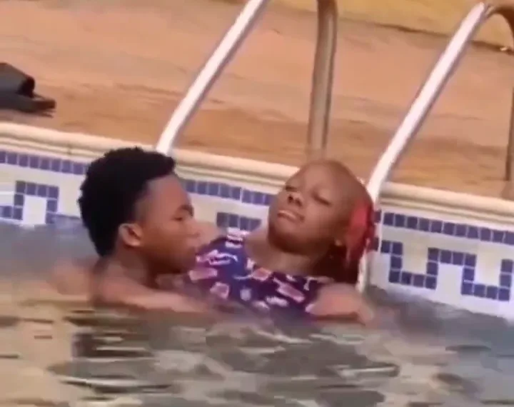 2 youngsters caught sh@gging in public pool [VIDEO]